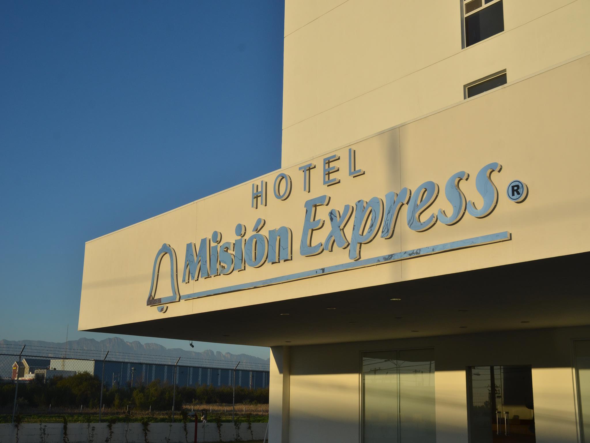 Mision Express Monterrey Aeropuerto La Fe Hotel Екстериор снимка